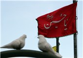 پرچم امام حسین‌ (ع) بر سر مزار شهدای گمنام اصفهان به اهتزاز درآمد
