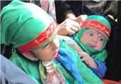 همنوایی شیرخوارگان بهاباد با طفل شش‌ماهه امام حسین(ع) + تصاویر‌