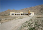 دانشکده صنعت و معدن شهرستان چرام امکاناتش از یک دبستان کمتر است