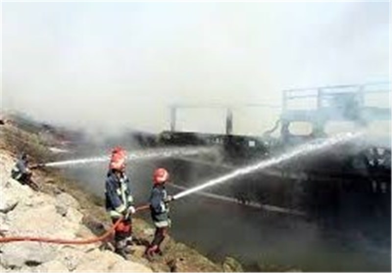 بوشهر| آتش سوزی در 5 فروند لنج سفاری و تجاری در اسکله بندر نخل تقی مهار شد