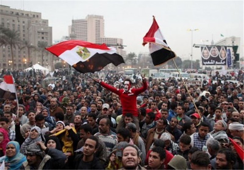 درگیری‌های پراکنده در مصر همزمان با سالروز انقلاب 25 ژانویه/ کشته شدن یک معترض در قاهره