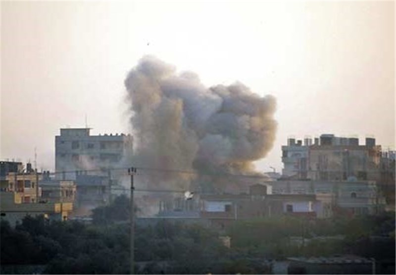طائرات الاحتلال تستهدف مناطق متفرقة فی قطاع غزة