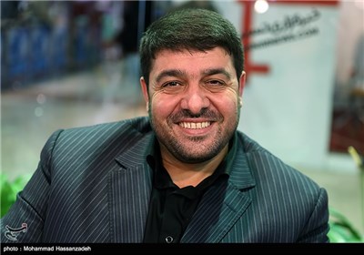 پیرحسین کولیوند رئیس سازمان امداد و نجات هلال احمر در غرفه خبرگزاری تسنیم