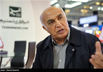 ناصر ابراهیمی پیشکسوت فوتبال در غرفه خبرگزاری تسنیم