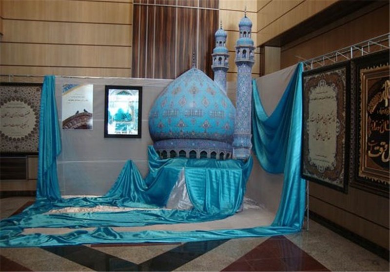 نمایشگاه "پله‌پله تا ملاقات خدا" در بروجرد به روایت تصویر