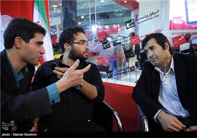 احمد دنیا مالی رئیس کمیسیون عمران شورای شهر تهران در غرفه خبرگزاری تسنیم