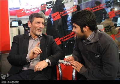 محمدحسین صفار هرندی در غرفه خبرگزاری تسنیم