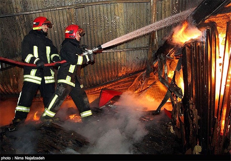 آتش سوزی انبار ضایعات در ساوه تلفات جانی نداشت