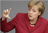 مرکل: آلمان خواهان باقی ماندن یونان در منطقه یورو است