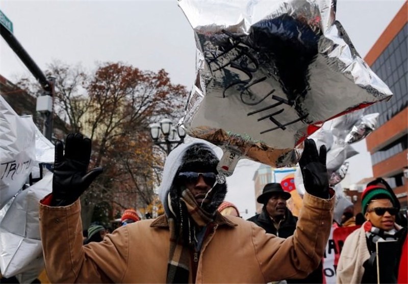 یورش پلیس آمریکا با گاز اشک‌آور به موج جدید اعتراضات در «فرگوسن»