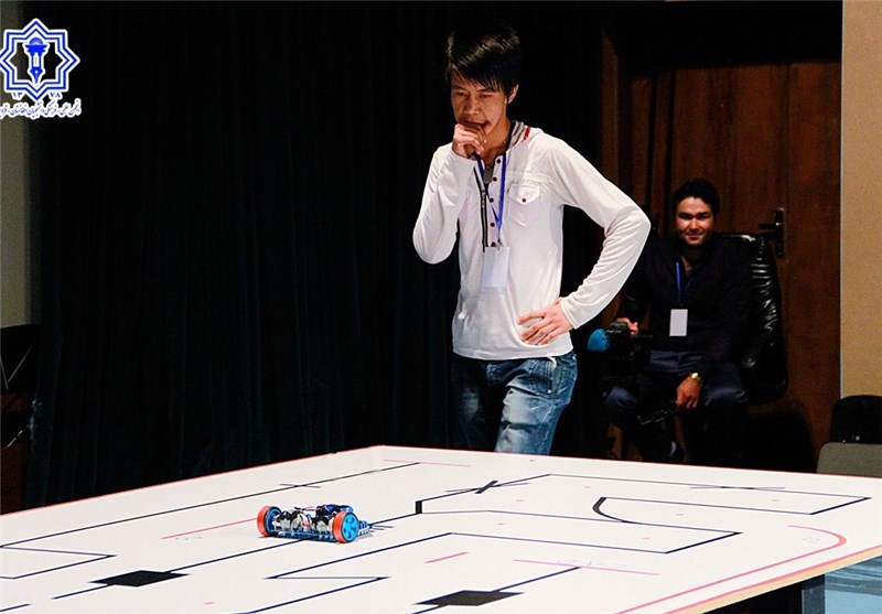 اولین دوره مسابقات رباتیک دانشجویان مهاجر افغانستانی در ایران برگزار شد