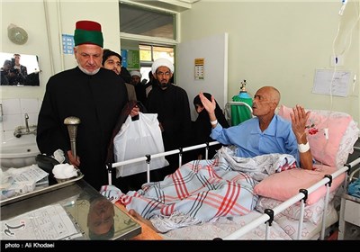 حضور خادمین حرم حضرت ابالفضل العباس(ع) در آسایشگاه جانبازان و بیمارستان بیماران سرطانی - اصفهان