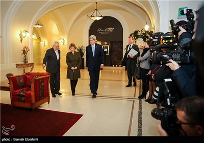 دیدار سه جانبه جان کری وزیر امور خارجه آمریکا، کاترین اشتون هماهنگ کننده گروه 1+5 و محمدجواد ظریف وزیر امور خارجه ایران - وین
