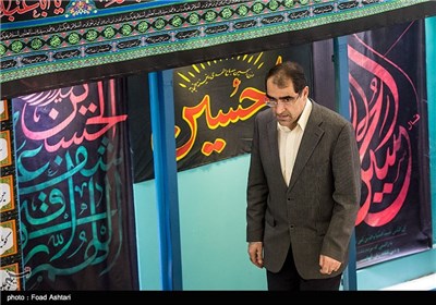 سید حسن قاضی زاده هاشمی وزیر بهداشت در نماز جمعه تهران 