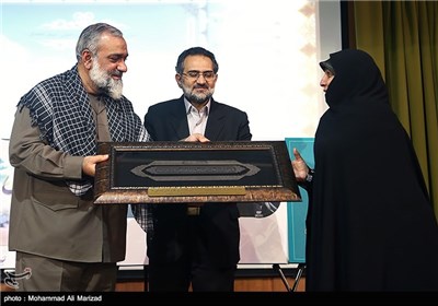 تقدیر از معصومه آباد عضو شورای شهر تهران در اختتامیه سومین جشنواره فرهنگی هنری مدرسه عشق