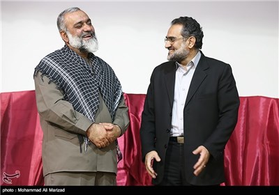 گفتگوی سیدمحمد حسینی و سردار نقدی رئیس سازمان بسیج مستضعفین در اختتامیه سومین جشنواره فرهنگی هنری مدرسه عشق