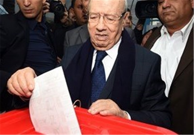 Tunisia&apos;s Essebsi Wins First Presidential Round, Heads for Run-Off