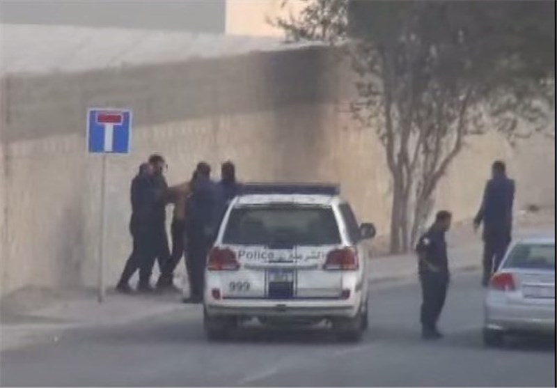 الوفاق : قوات النظام الخلیفی تعتدی على مواطن بحرینی بالضرب وتعتقله فی یوم الانتخابات الهزلیة + صورة