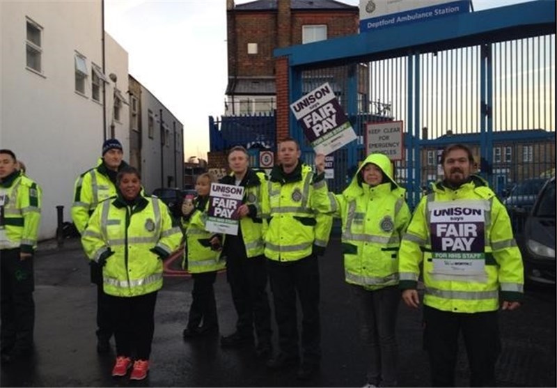 اعتصاب کارکنان بخش خدمات بهداشتی بریتانیا در اعتراض به وضعیت دستمزد