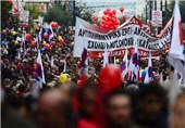 بازنشستگان یونانی در اعتراض به قطع مستمری‌ها به خیابان‌ها ریختند