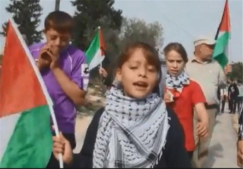 8-Year-Old Palestinian Girl Uses Smartphone to Report on Israeli Occupation