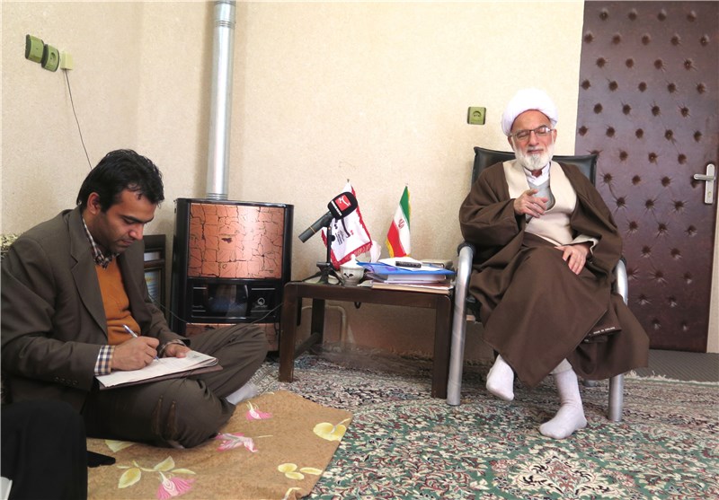 خبرنگاران دفتر تسنیم در استان مرکزی با آیت‌الله دری نجف‌آبادی دیدار کردند‌