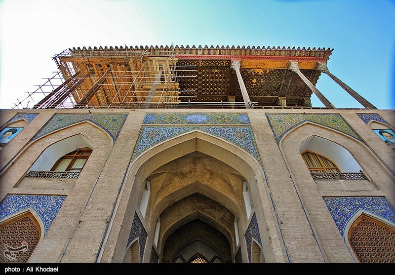 مرمت کاخ عالی‌قاپو اصفهان در ایستگاه پایانی/کشف لایه‌های پنهان نقاشی‌های متعلق به اوایل دوران صفوی در عالی‌قاپو