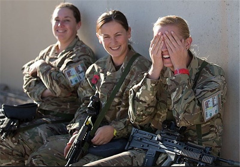 زنان چگونه در ارتش انگلیس آموزش می‌بینند +عکس