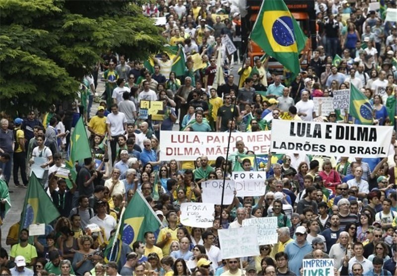 Brazil Government Backers Take to Streets ahead of Sunday Protests