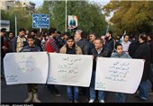 تجمع اعتراض آمیز در برابر ساختمان سفارت ترکیه در دمشق +فیلم وعکس