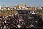 نصب تصاویر امام خامنه‌ای و علمای شیعه عراق در مسیر راه‌پیمایی اربعین حسینی