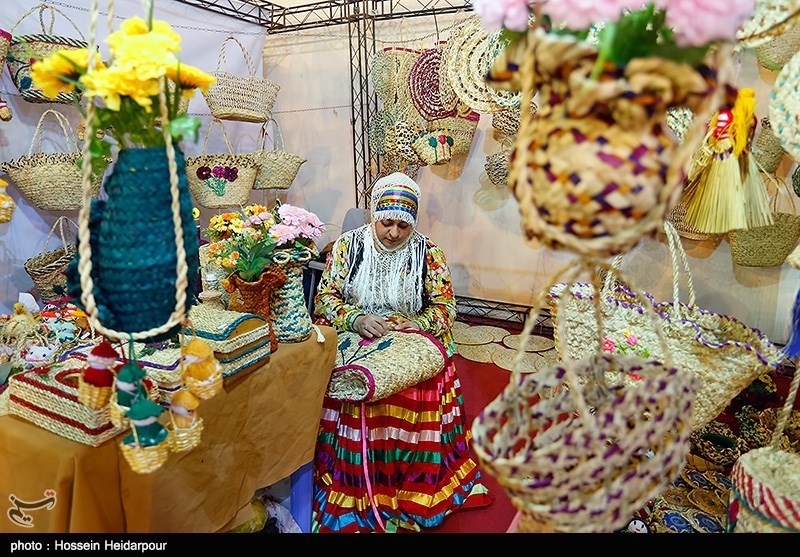 برپایی نمایشگاه صنایع دستی و غذاهای محلی در رودسر