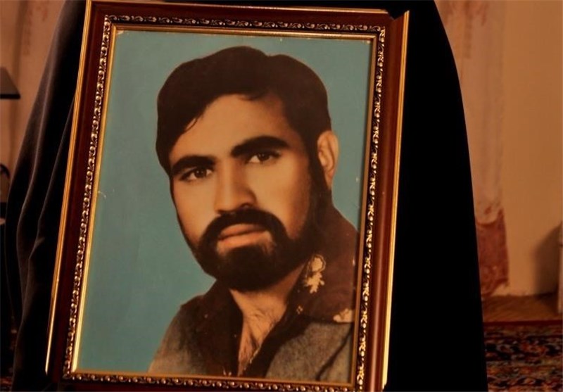 پسر شهید منفرد: تصاویر شهدای انقلاب اسلامی در شهر مقدس مشهد نصب شود