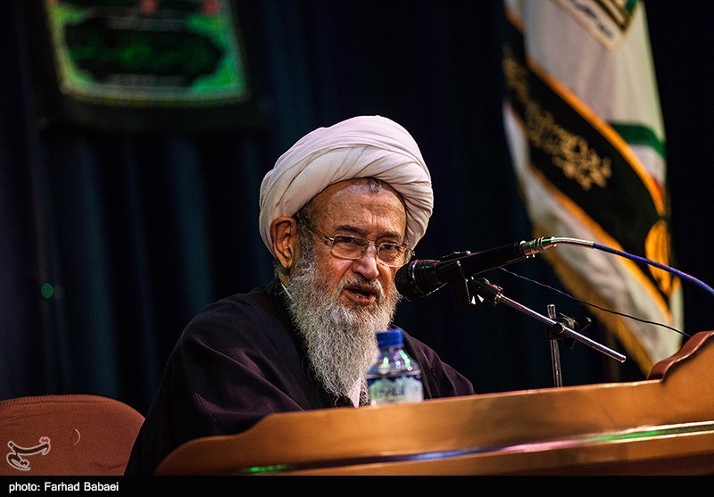 آیت الله طبرسی: مسامحه با آمریکا تاثیری بر کاهش تهاجمات استکبار علیه ایران ندارد