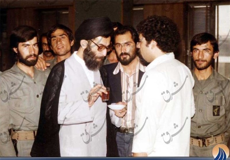 عکسی منتشر نشده از امام خامنه‌ای قبل از جانبازی