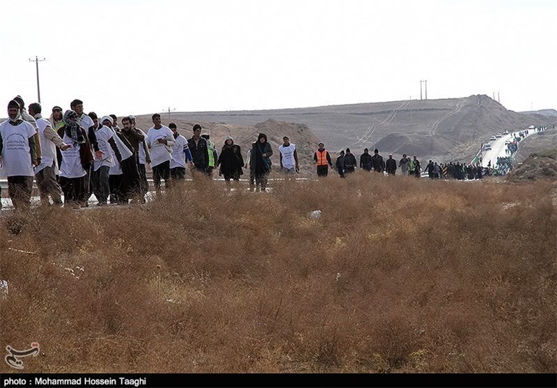 کاروان 700 نفره زائران پیاده اهل‌سنت فردا وارد مشهد مقدس می‌شوند