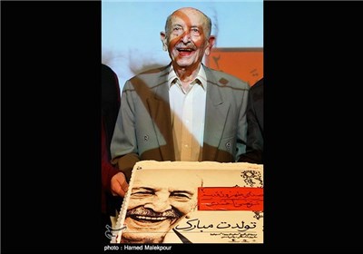 مرحوم مرتضی احمدی هنرمند پیشکسوت سینما، تئاتر، تلویزیون و رادیو در جشن تولد 88 سالگی‌اش