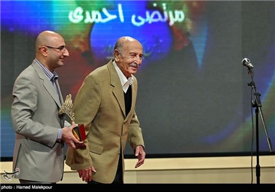 مرحوم مرتضی احمدی هنرمند پیشکسوت سینما، تئاتر، تلویزیون و رادیو در جشن بچه‌های دیروز