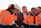 وزیر راه و شهرسازی از نخستین راهدارخانه نیروی برق خورشیدی بازدید کرد