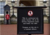 دستگیری فردی مشکوک در نزدیکی کاخ سلطنتی انگلیس در آستانه مراسم تاج‌گذاری