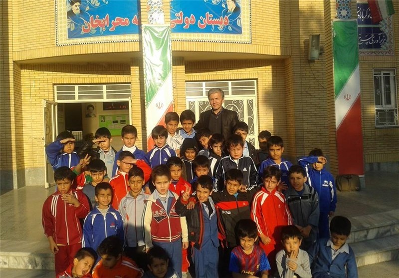 یک مدیر مدرسه ایرانی: دعا دعا می‌کردم برای شهریه کودکان افغان مدرسه‌ام فرجی شود