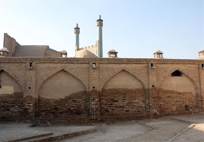 طرح نهایی حذف رطوبت دائمی دیوارهای مسجد امام (ره) تصویب شد‌