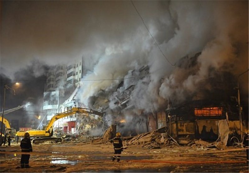 آتش سوزی انبار فروشگاه اتکا بیرجند هنوز مهار نشده است