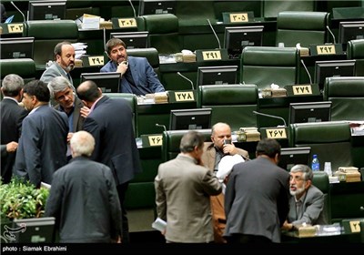 Iran’s Foreign Minister Briefs Lawmakers on Foreign Policy