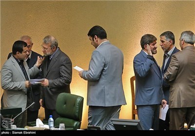 وزیر الخارجیة یجیب علی اسئلة نواب الشعب بمجلس الشوری الاسلامی