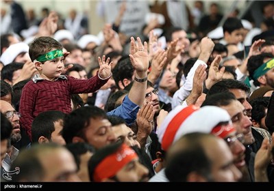 People of Iranian Central City Meet with Supreme Leader