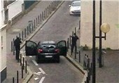 فرار خودروی پلیس فرانسه از تیررس مهاجمان «شارلی ابدو» + فیلم