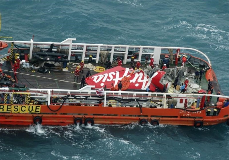 Divers Find More Bodies, Reach AirAsia Fuselage