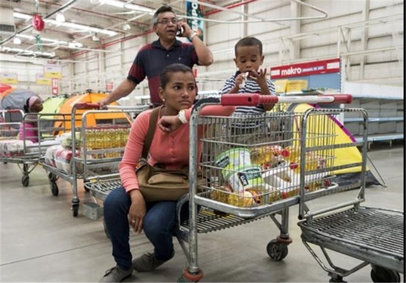 تصاویر هجوم مردم ونزوئلا به فروشگاه ها l◉l
