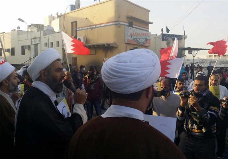 Bahraini Forces Attack Protesters Demanding Release of Opposition Figure